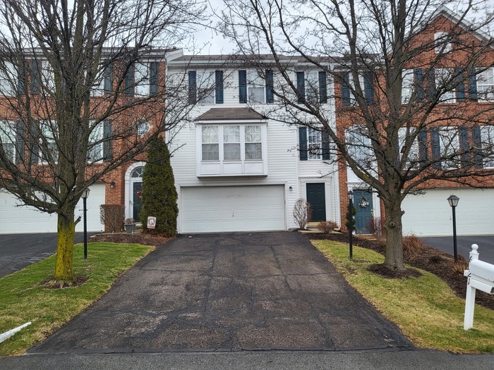 Primary Photo - MUST SEE!! Location, Community, Quality Li...