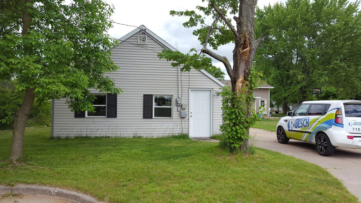 Building Photo - One Bedroom House