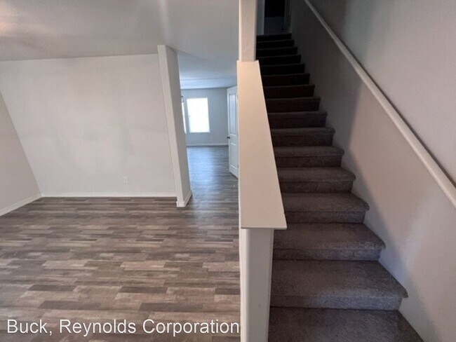 Building Photo - 4 br, 2.5 bath House - 567 Holly St.