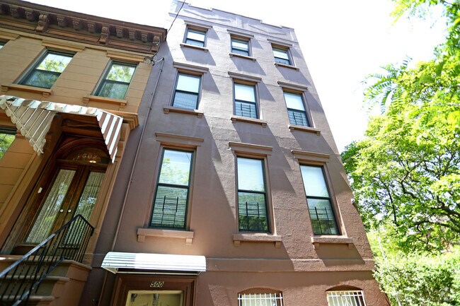 Building Photo - 500 Clinton St