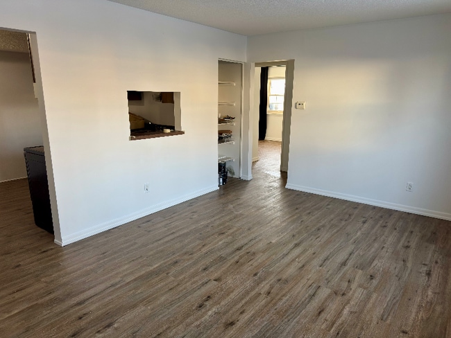 Foto del edificio - 1120 E 6th St