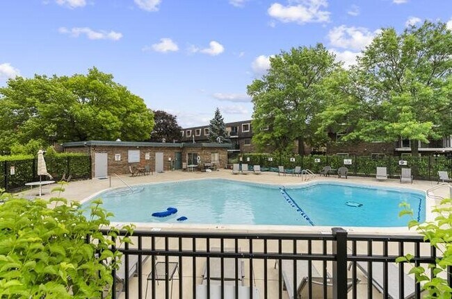 Foto del edificio - 3223 W Parkway Dr