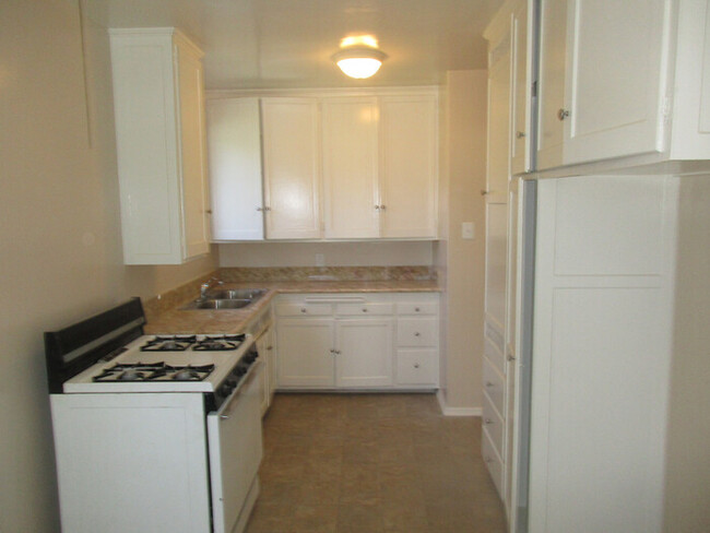 Building Photo - 4537 E Carson St