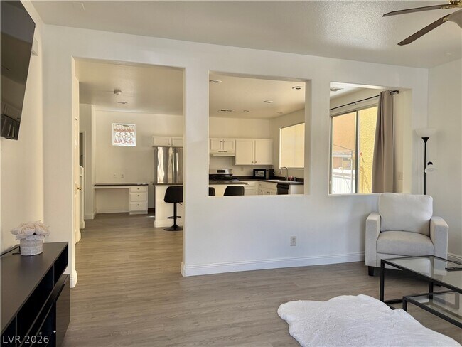 Foto del edificio - 6745 Whipple Wood Way
