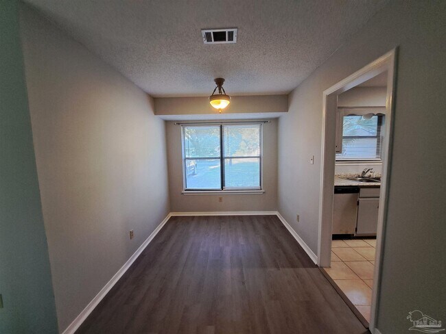 Building Photo - 6204 Forest Pines Dr