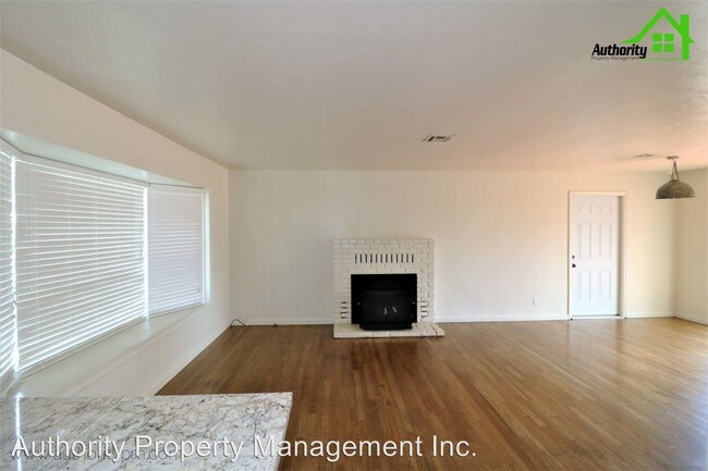 Building Photo - 3 br, 2 bath House - 2535 Hawn Ave
