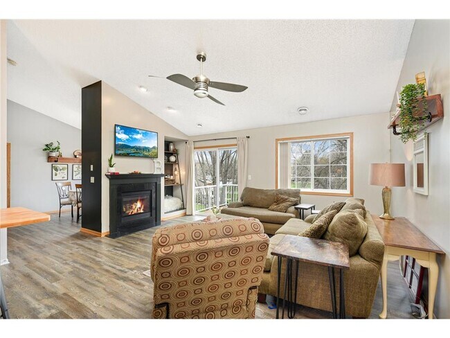 Foto del edificio - 7737 Elm Grove Ave