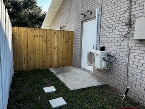 Building Photo - 632 Paradise Island Way