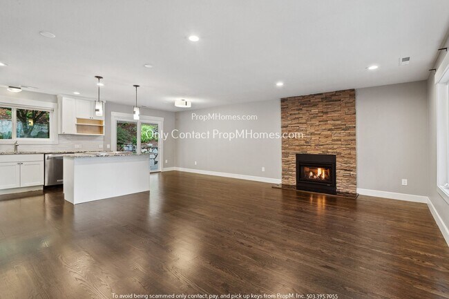 Building Photo - 16849 Lakeridge Dr