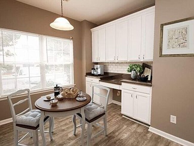 Foto del edificio - Gorgeous 2 Bedroom/2 Bath Townhome