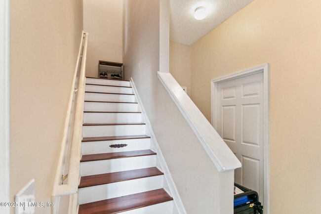 Building Photo - 7036 Deer Lodge Cir