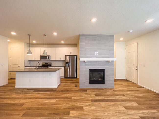 Spacious Open Floor Plan - 6220 N Nepal Ct