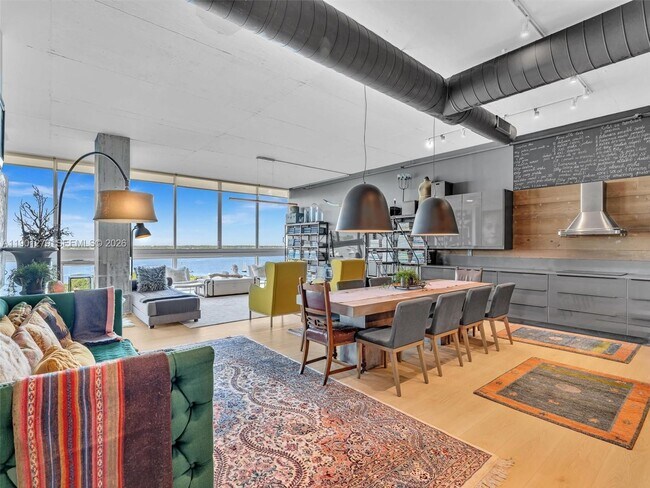 Foto del edificio - 7934 West Dr