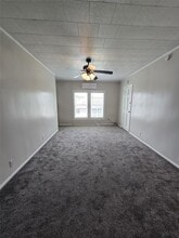 Building Photo - 615 Kernohan St