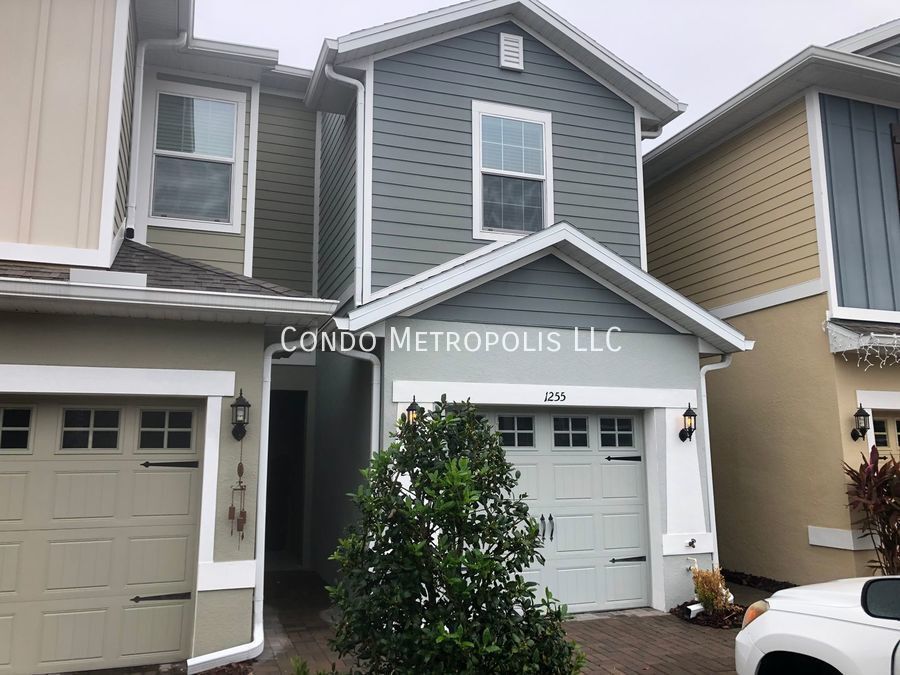 Primary Photo - Modern Townhome in Quiet Neighborhood