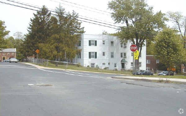 Building Photo - 8201 Schrider St
