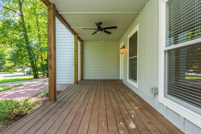 Foto del edificio - 2681 Ravenoaks Pl