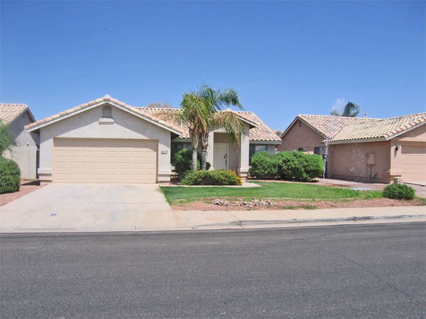 Foto principal - Great 4 bedroom 2 bathroom single level ho...