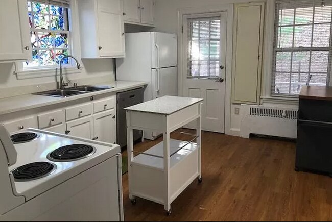 Building Photo - 33 Wesley St