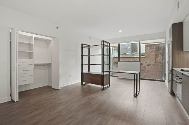 Photo - 210 W Hubbard St Apartment