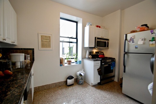 Building Photo - 612 W 144th St