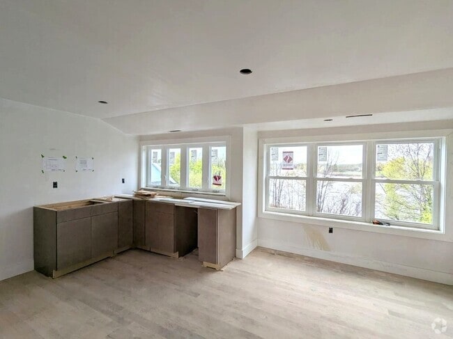 Building Photo - 105 Shore Dr