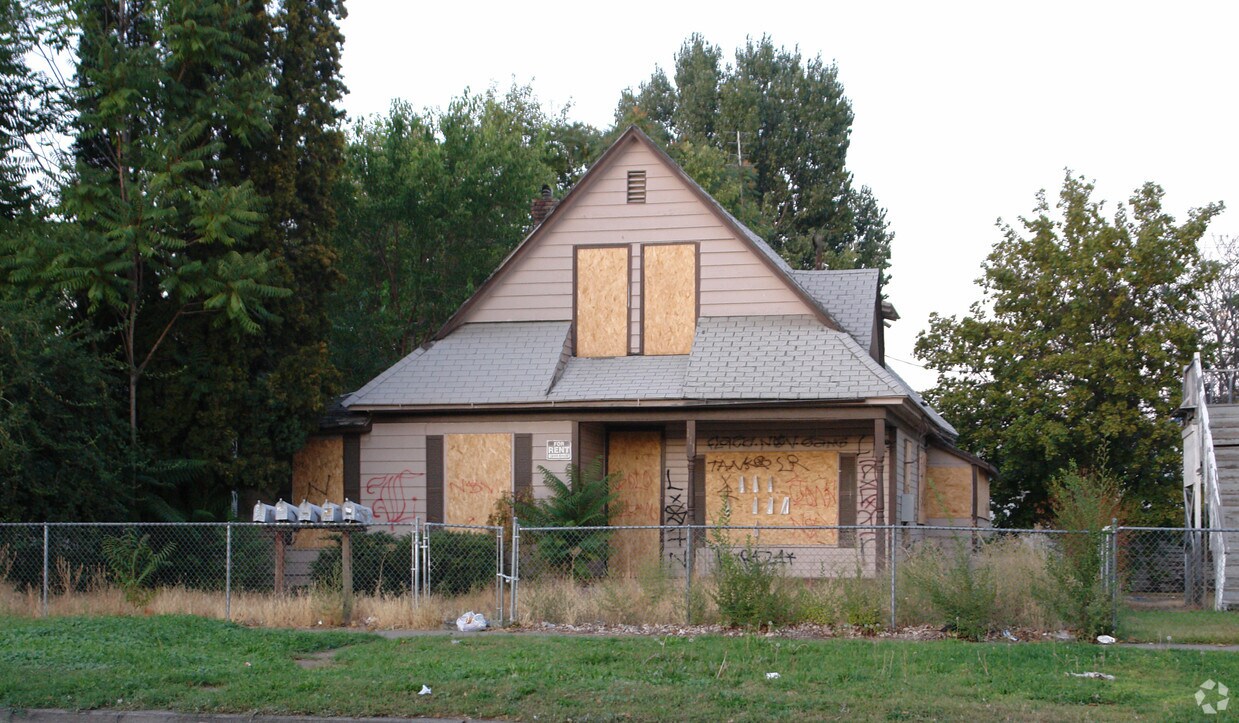 Primary Photo - 111 N Naches Ave