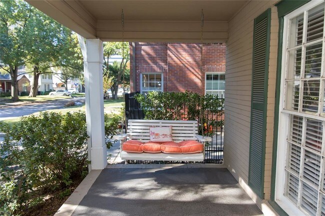 Foto del edificio - 2412 Nottingham St