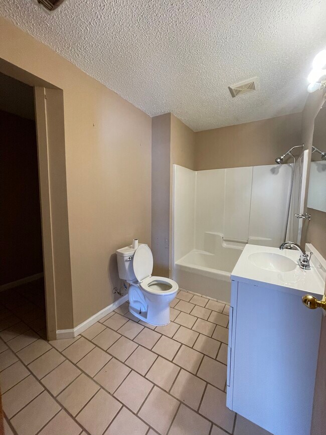 Building Photo - 268 Flowers Ln
