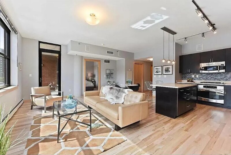 Foto principal - 215 10th Ave S