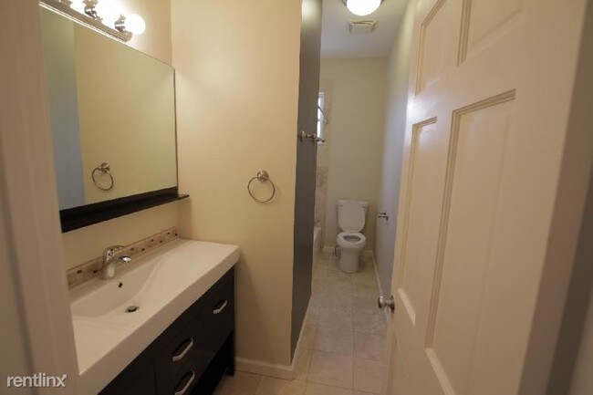 Foto del edificio - 4 br, 2 bath Townhome - 102 Chester St 4A