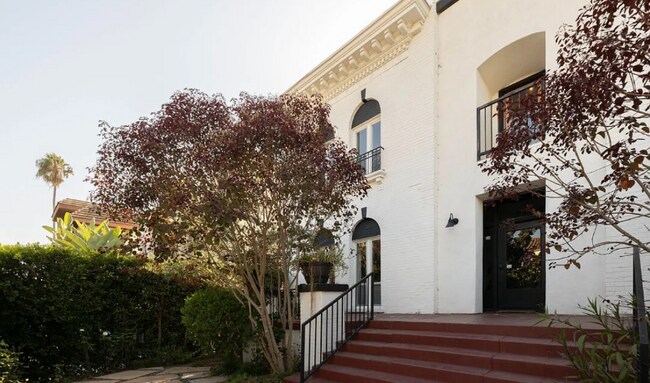 Building Photo - 211 S Berendo St