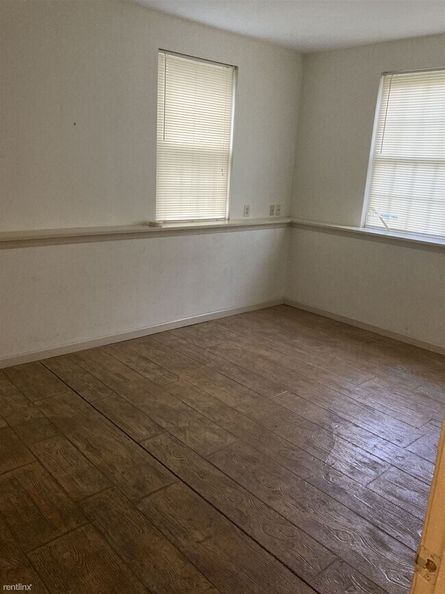 Building Photo - 3 br, 1 bath Duplex - 610 S Fawn St