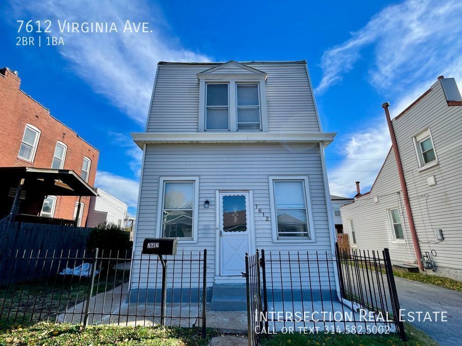 Cute Carondelet Two Story with Great Yard House for Rent in St. Louis
