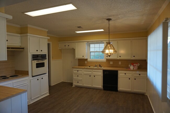 Building Photo - 3410 58th Move In 07/11
