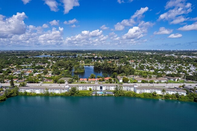 11-web-or-mls-LakeShore_Presidential_DJI_0213 - Lakeshore Presidential