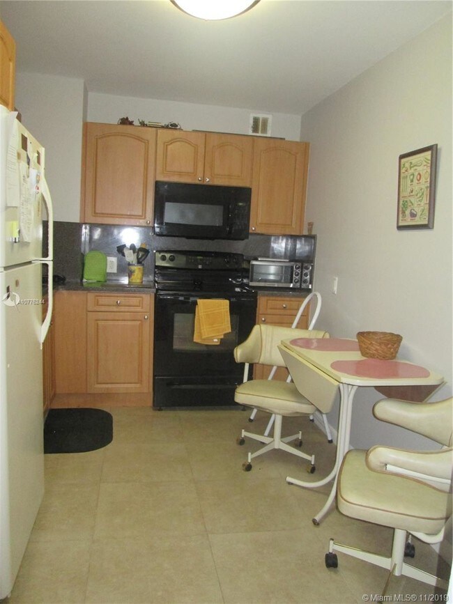 Foto del edificio - 100 Bayview Dr