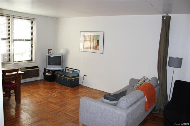Foto del edificio - 2165 Matthews Ave