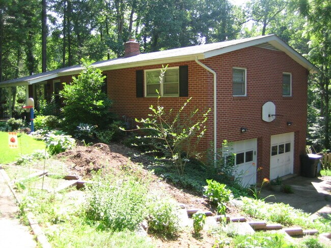 Building Photo - 380 Royal Pines Dr