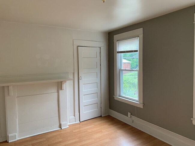 Foto del edificio - SPACIOUS OAKLAND HOUSE WITH BONUS ROOM - AVAILABLE AUGUST!