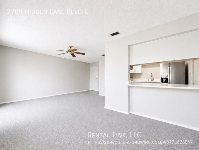 Foto del edificio - 2709 Hidden Lake Blvd