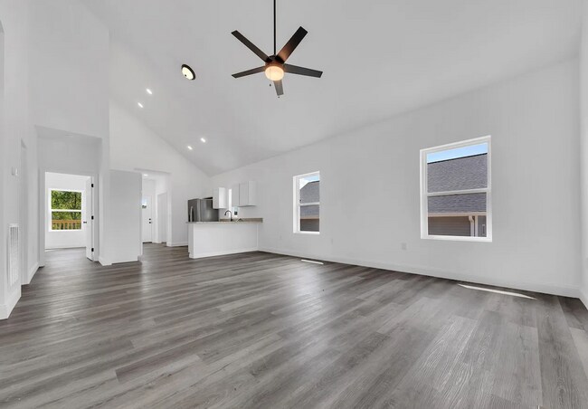 Foto del edificio - BRAND NEW!!!!! THIS HOME IS PET FRIENDLY!!!!!