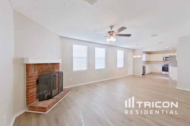 Building Photo - 16616 Jasmine Springs Dr