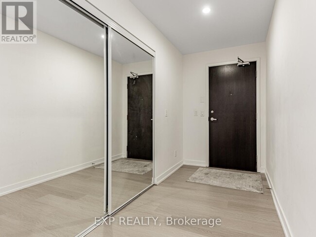 Photo du bâtiment - 55 Regent Park Blvd