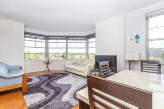 Building Photo - 300 Mamaroneck Ave