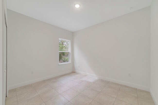 Building Photo - 10616 N Didiscus Dr