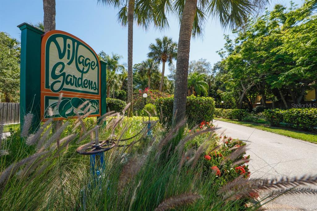 Foto principal - 4755 Village Garden Dr