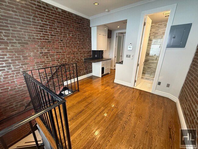 Building Photo - East 13th Street
