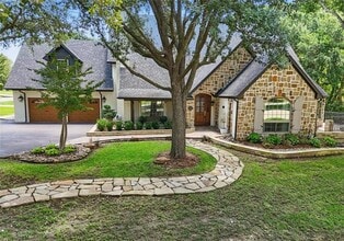 Building Photo - 153 Meadowcreek Rd