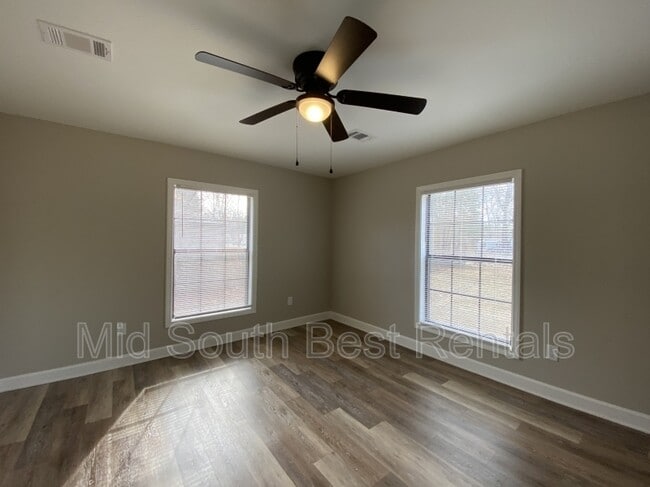 Building Photo - 509 E Elm St